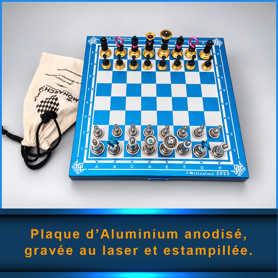 Jeu d’échecs Meca-MONARCH© – Échiquier aluminium bleu & pièces Millésime 2026 – Image 2